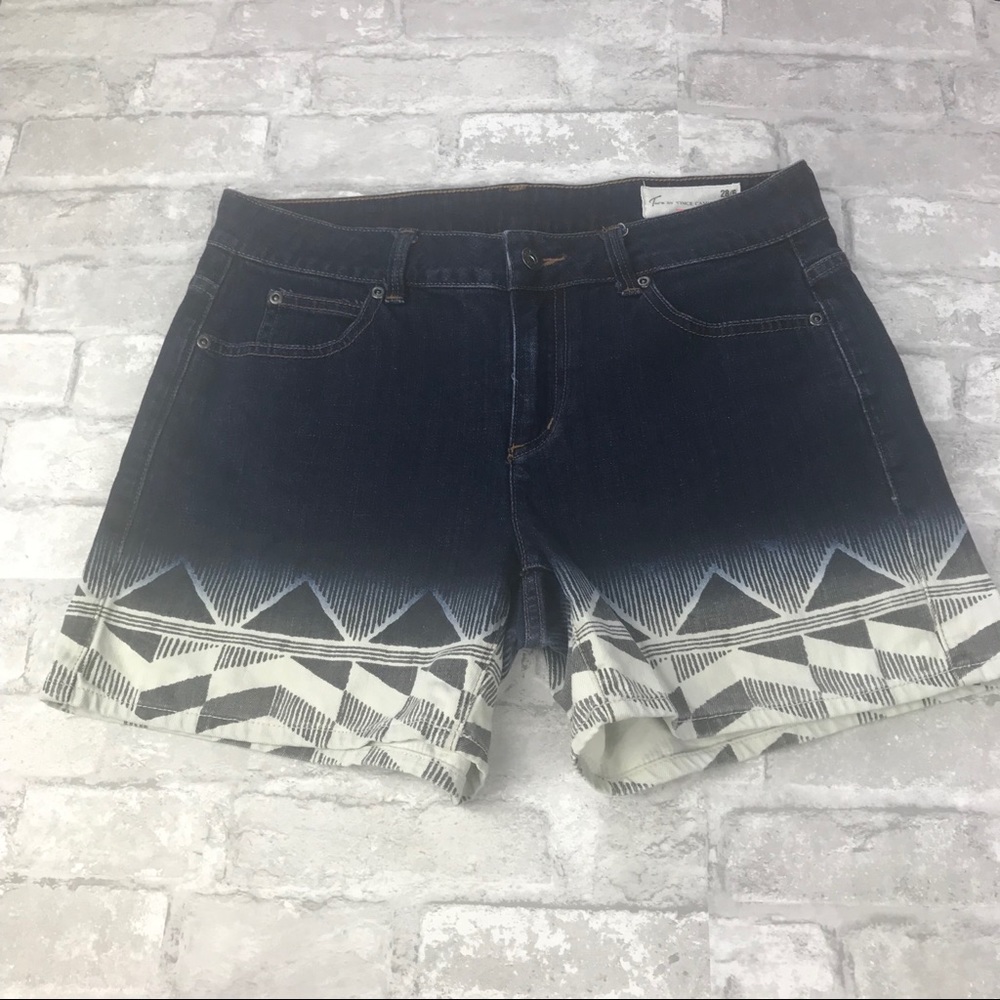 4/$20 Two by Vince Camuto Dip Dye Jean Shorts 28/6 - Picture 2 of 7